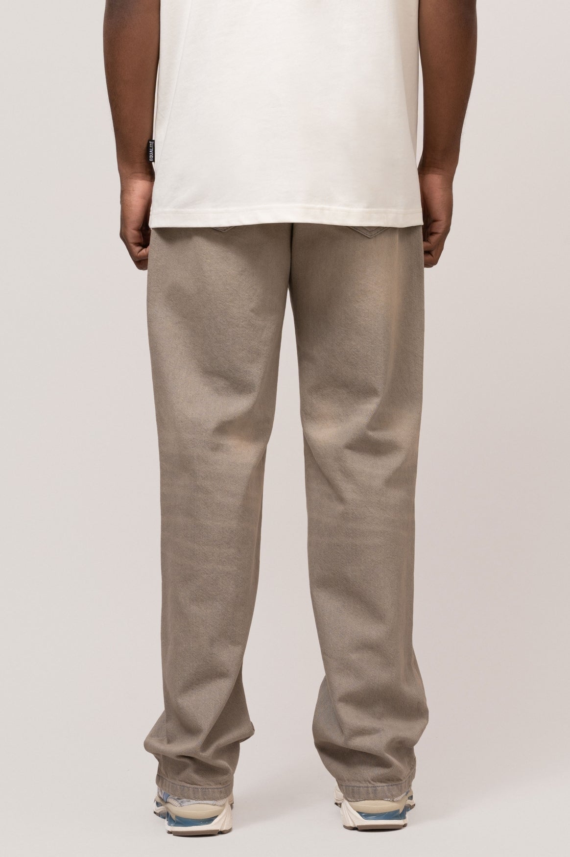NOMAD STRAIGHT FIT JEANS | GREY