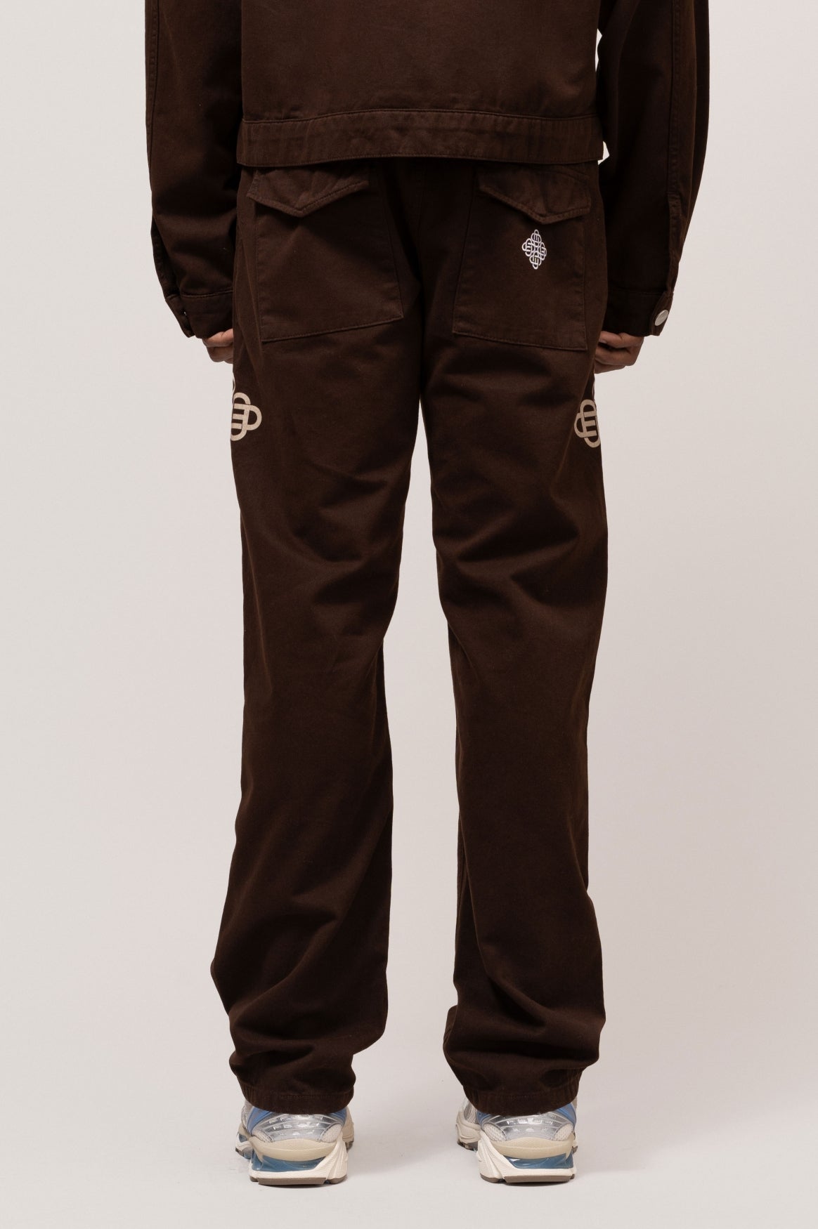 SYMBOL CARGO PANTS | BROWN