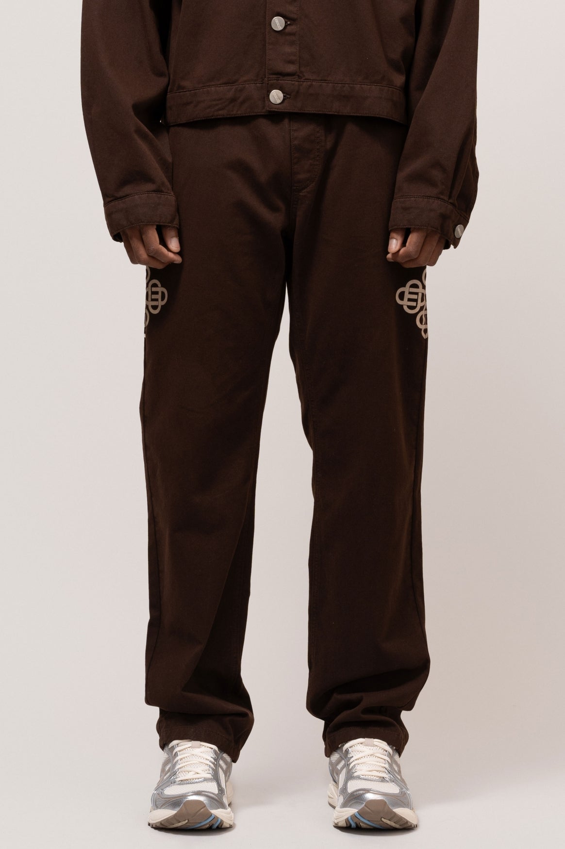 SYMBOL CARGO PANTS | BROWN