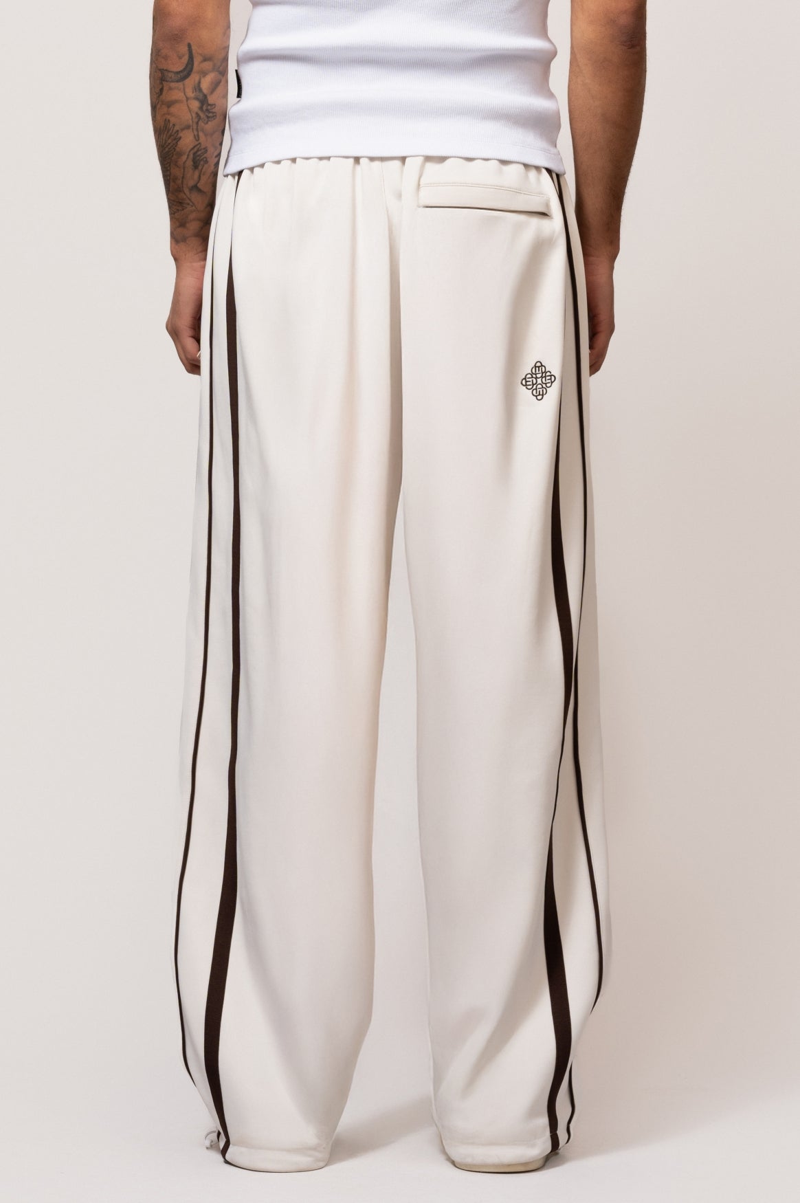 <tc>TRACK PANTS | OFF-WHITE
</tc>