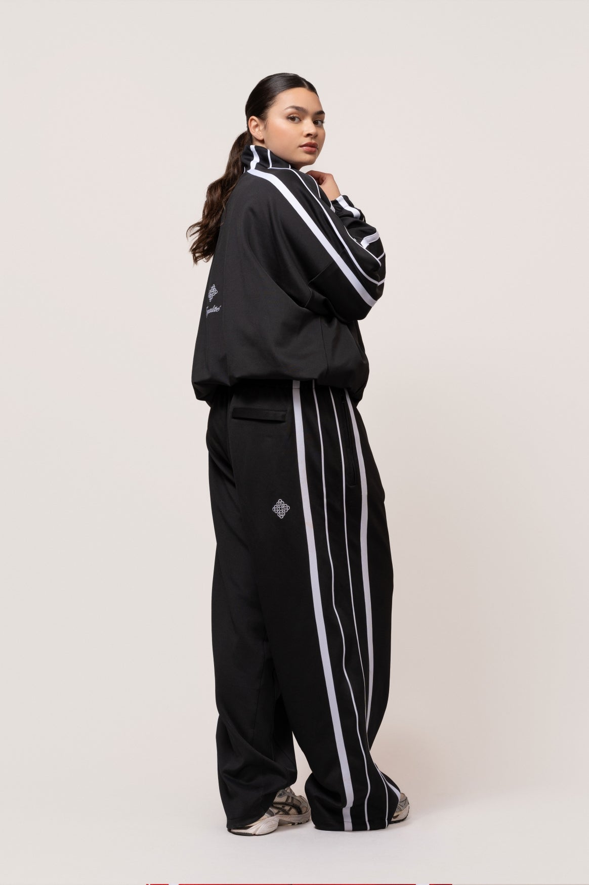 <tc>TRACK PANTS | BLACK
</tc>