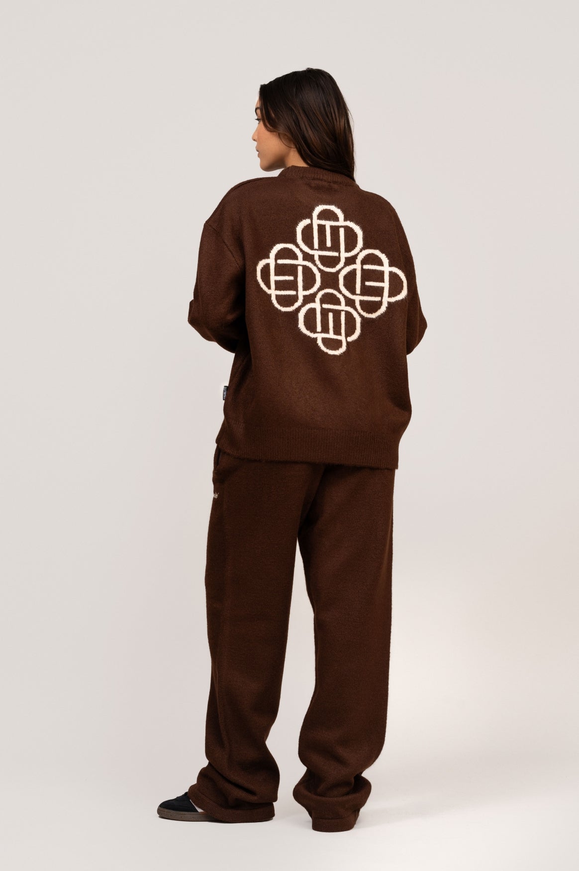 FLUFFY KNIT STRAIGHT FIT PANTS | BROWN