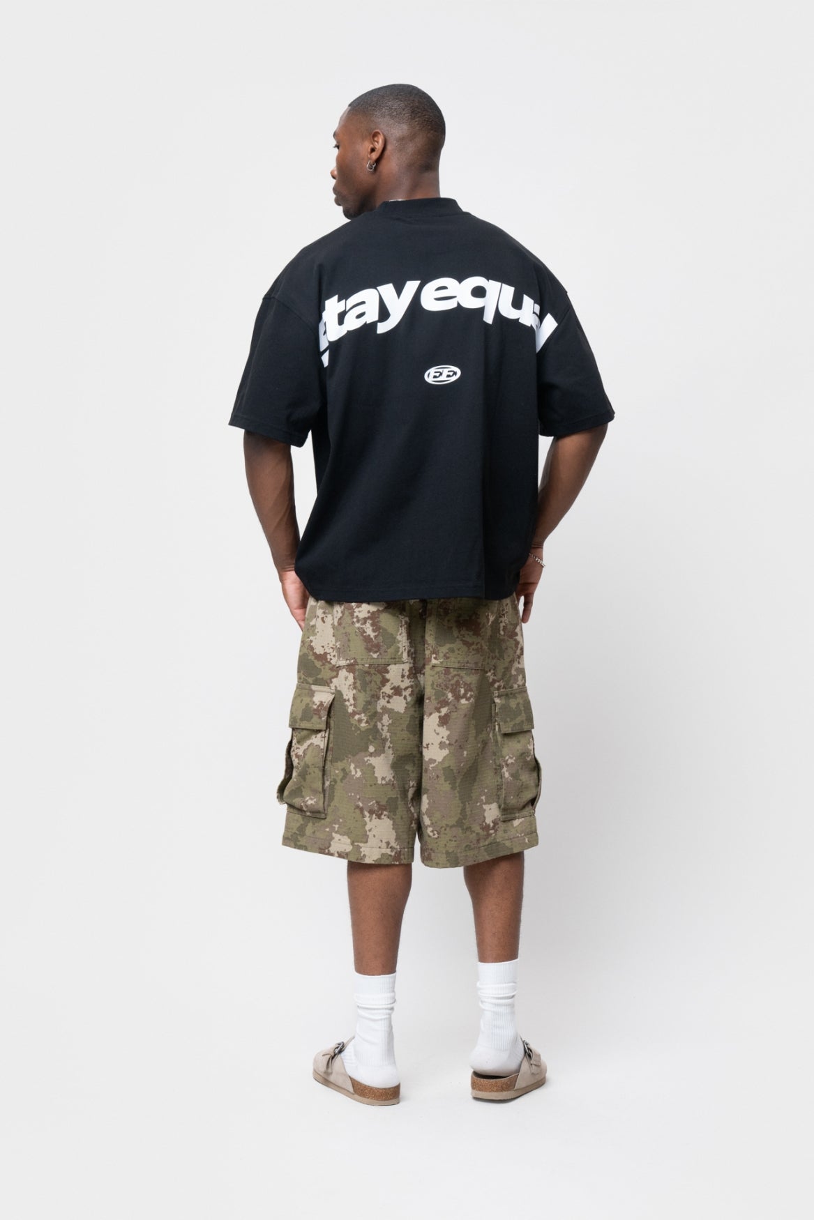 STAY EQUAL BOXY TEE | BLACK