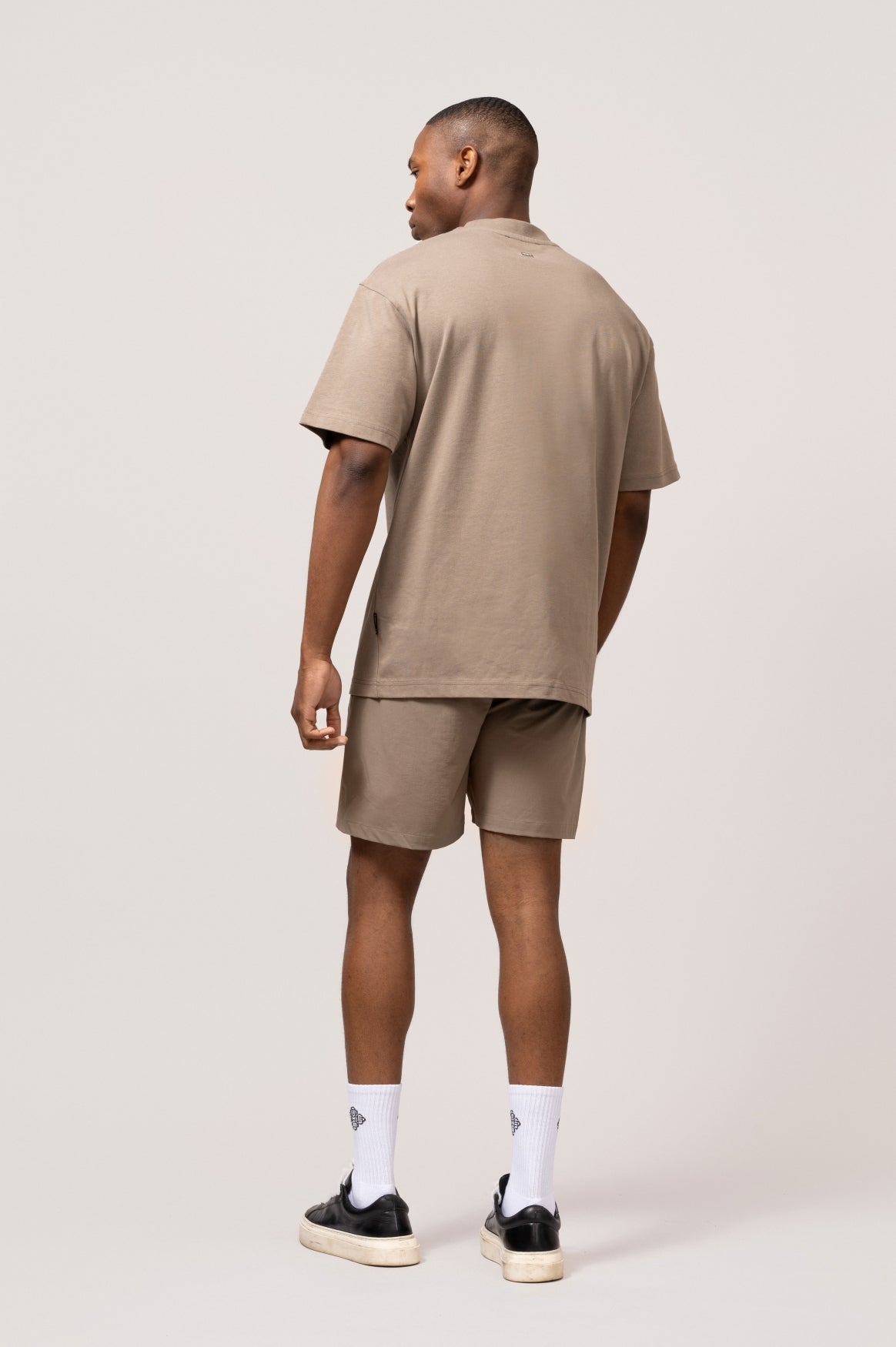 SIGNATURE OVERSIZED TEE | TAUPE