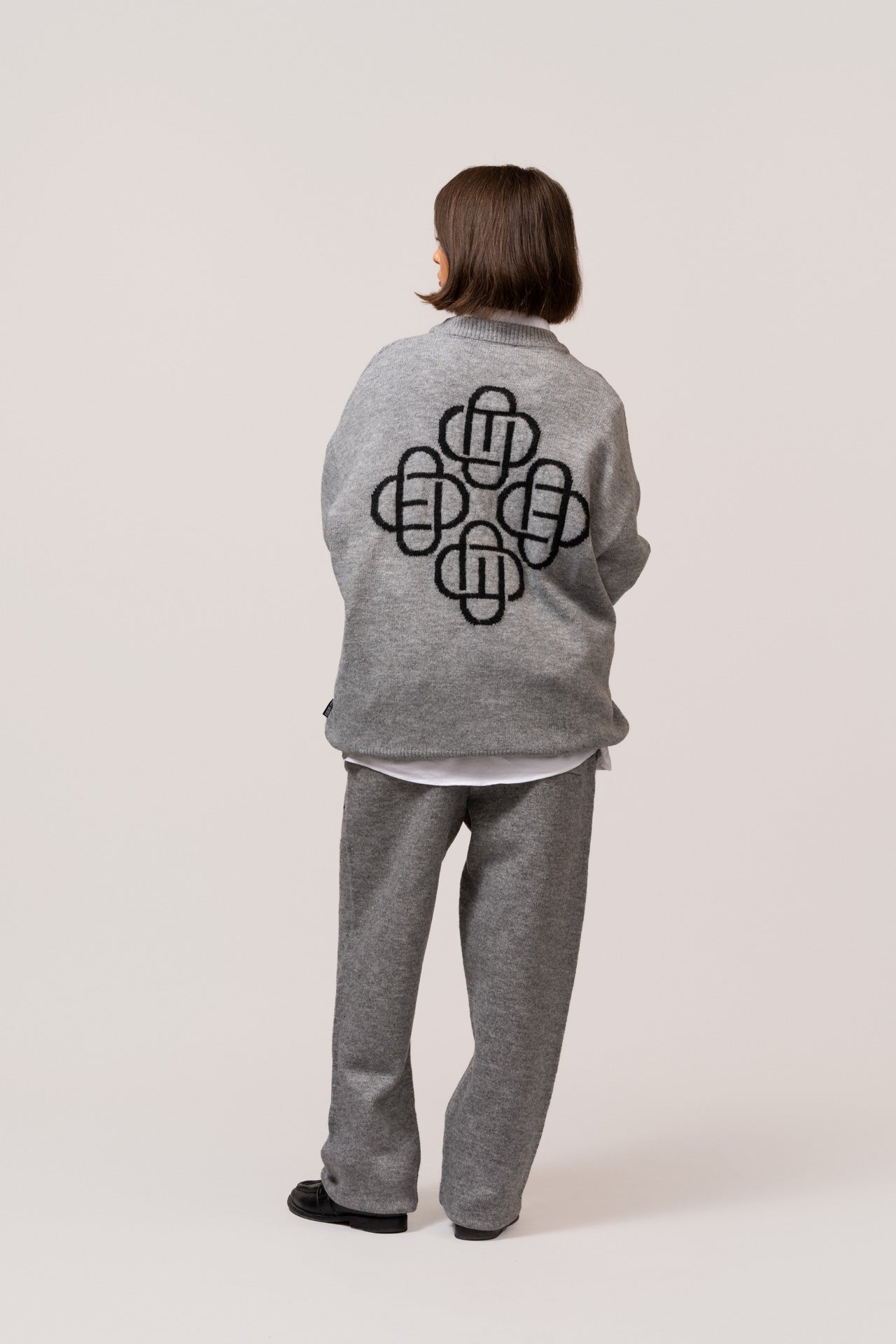 FLUFFY KNIT SWEATER | GREY