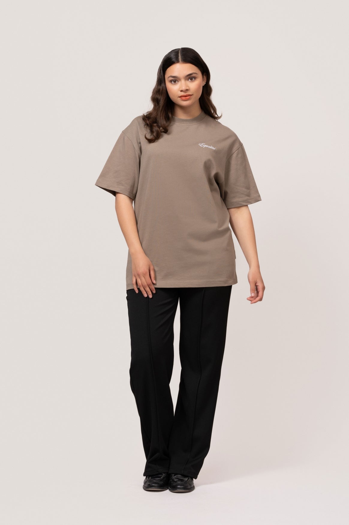 SIGNATURE OVERSIZED TEE | TAUPE
