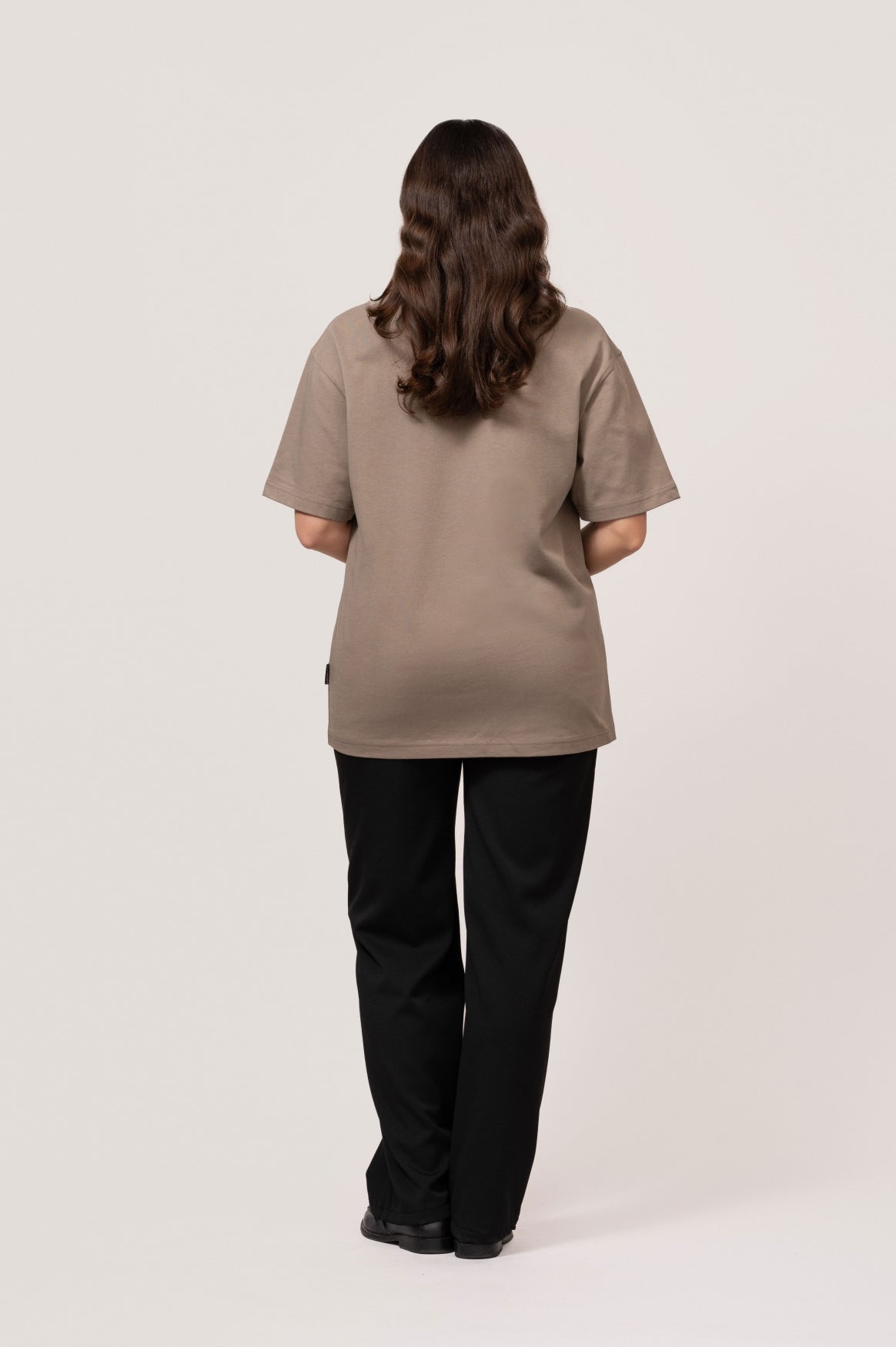 SIGNATURE OVERSIZED TEE | TAUPE